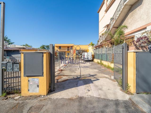 Locale in vendita di 129 m² in Via Leopoldo Micucci, 5