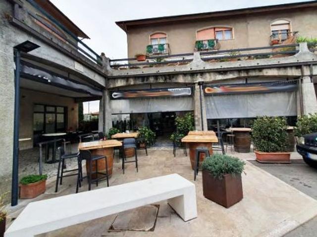 Locale in vendita di 129 m² in Piazza Uccellina, 17