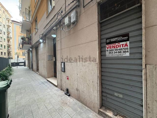 Locale in vendita di 12 m² in Via Lorenzo Cavaliero, 44