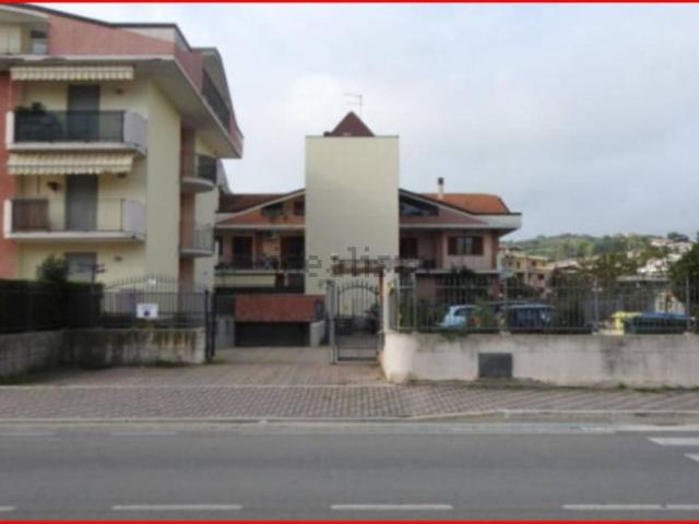 Locale in vendita di 12 m² in Via Nazionale, 2