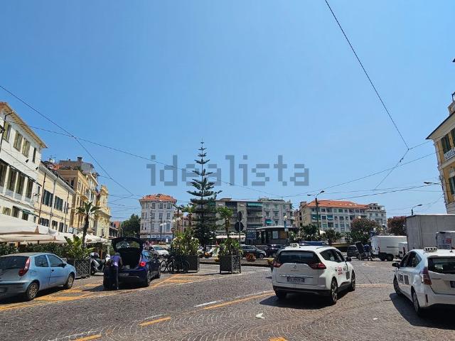 Locale in vendita di 1300 m² in Piazza Cristoforo Colombo