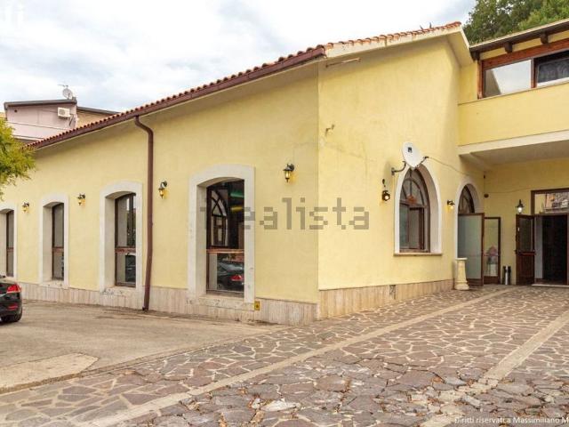 Locale in vendita di 1300 m² in Via Giacomo Matteotti, 12