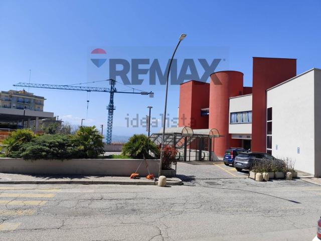 Locale in vendita di 1300 m² in Viale Gran Sasso, 1