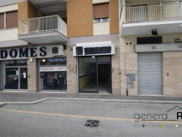 Locale in vendita di 65 m²