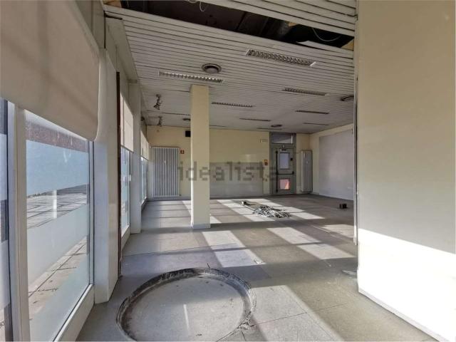 Locale in vendita di 130 m² in Via Oltrecolle, 39
