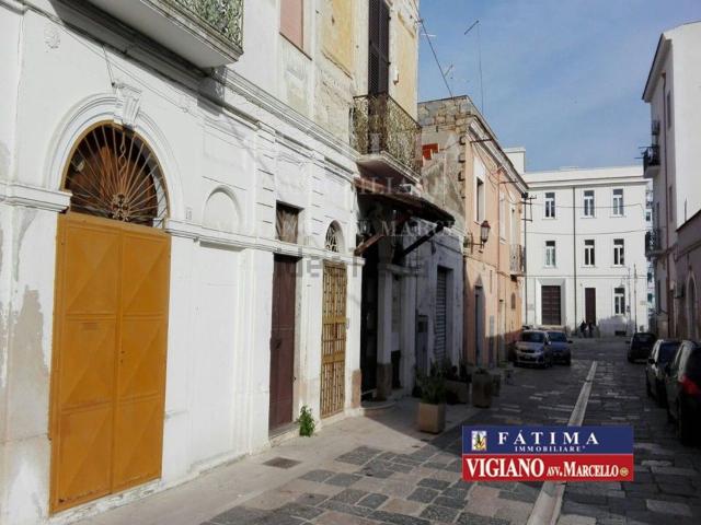 Locale in vendita di 130 m² in Via Calvello