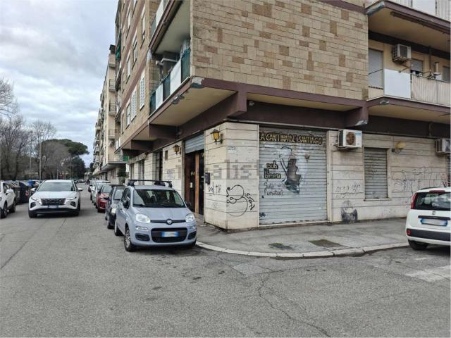 Locale in vendita di 130 m² in Via Agostino Scaparro, 23