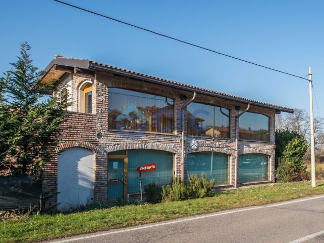Locale in vendita di 130 m² in Via Alcide de Gasperi, 11