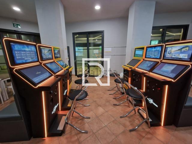 Locale in vendita di 130 m² in Via Alfredo Panzini