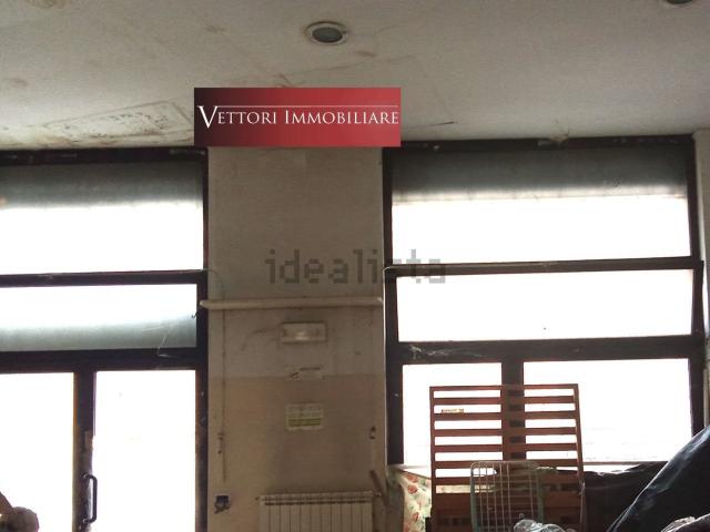 Locale in vendita di 130 m² in Via Bologna, 55