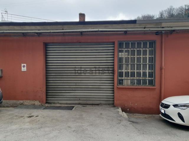 Locale in vendita di 130 m² in Via Borzoli, 39