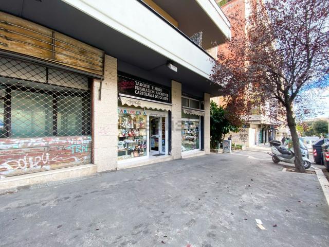 Locale in vendita di 130 m² in Via Baldo degli Ubaldi
