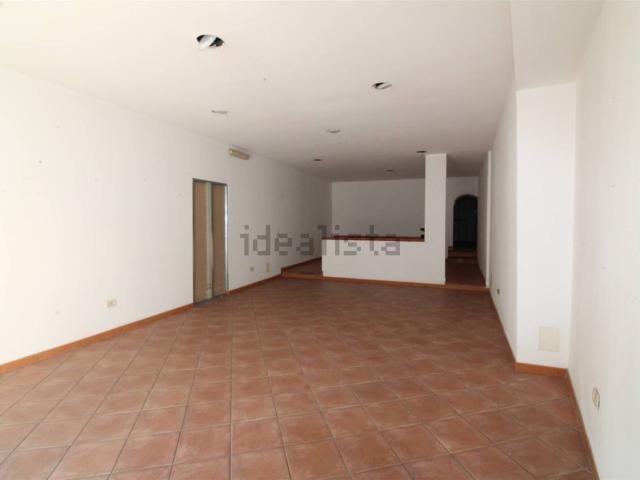 Locale in vendita di 130 m² in Via Giuseppe Garibaldi