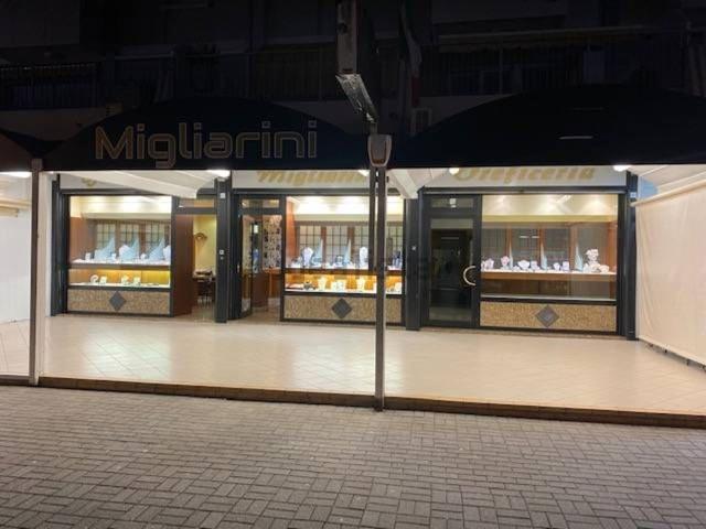 Locale in vendita di 130 m² in Via Giuseppe Verdi