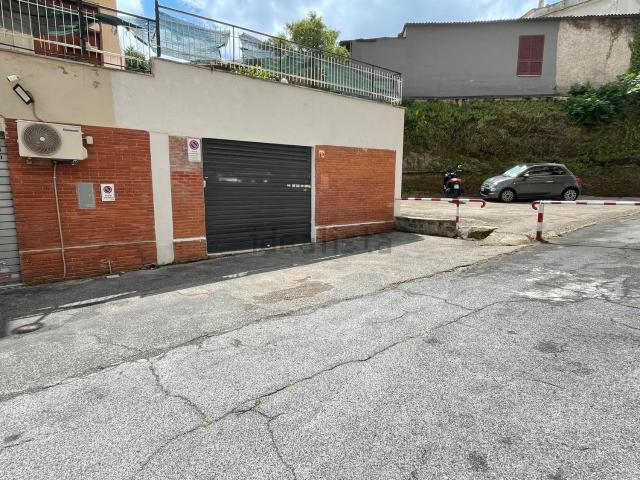 Locale in vendita di 130 m² in Via Gian Bistolfi