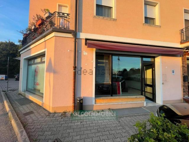 Locale in vendita di 130 m² in Via Guglielmo Marconi