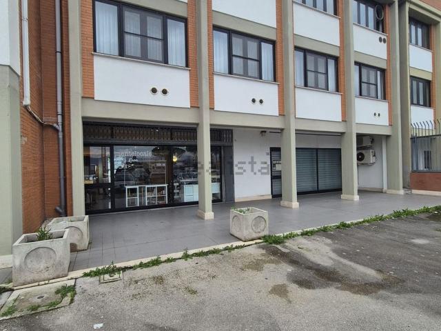 Locale in vendita di 130 m² in Via dei Volsini