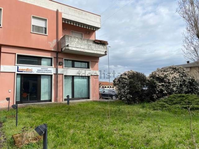 Locale in vendita di 130 m² in Via del Lavoro