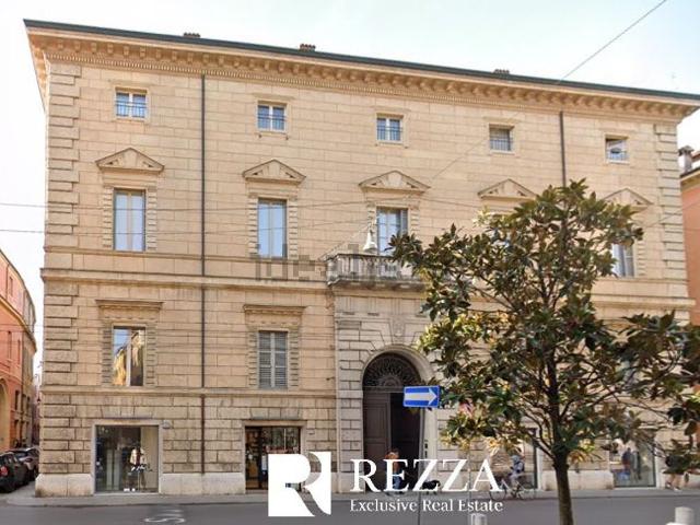 Locale in vendita di 130 m² in Via Emilia Centro