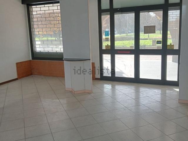 Locale in vendita di 130 m² in Via Ermanno di Lenna