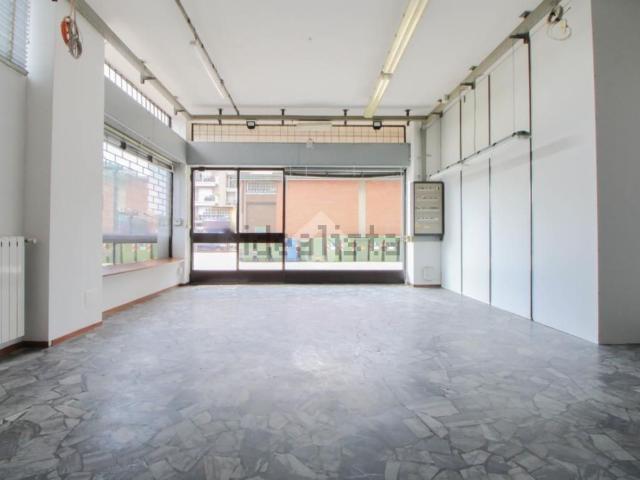 Locale in vendita di 130 m² in Via F. Corridoni