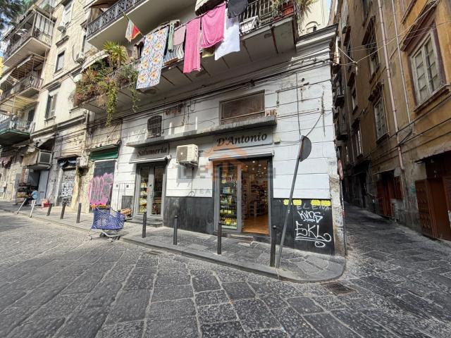 Locale in vendita di 130 m² in Via Forcella