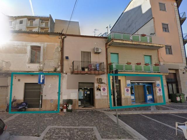 Locale in vendita di 130 m² in Via Francesco Paga, 2