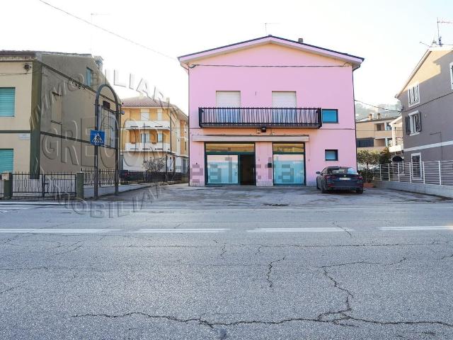 Locale in vendita di 130 m² in Via fratelli rosselli