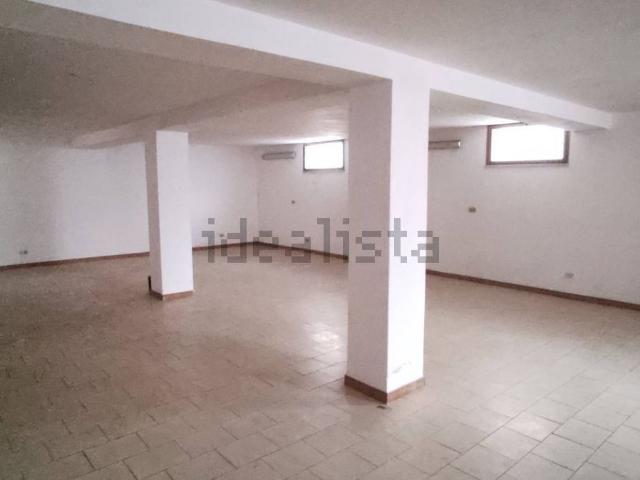 Locale in vendita di 130 m² in Via Leonardo da Vinci