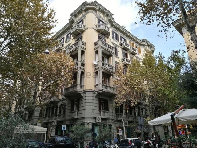 Locale in vendita di 130 m² in Via Luca Giordano, 134