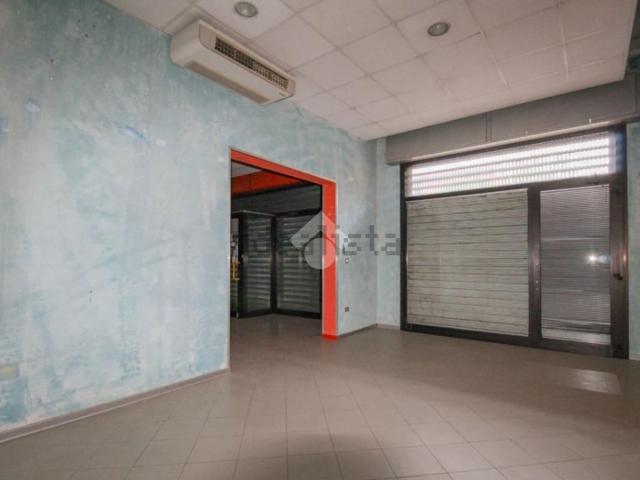 Locale in vendita di 130 m² in Via Modenese