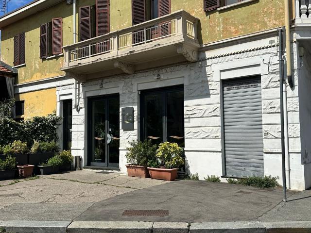 Locale in vendita di 130 m² in Via Matteo Bandello, 3
