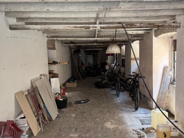 Locale in vendita di 130 m² in Via Marco Minghetti, 51