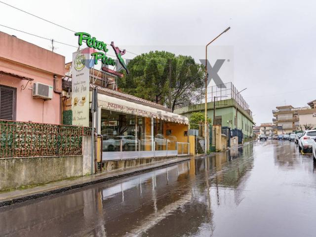 Locale in vendita di 130 m² in Via S. Maria la Stella, 9