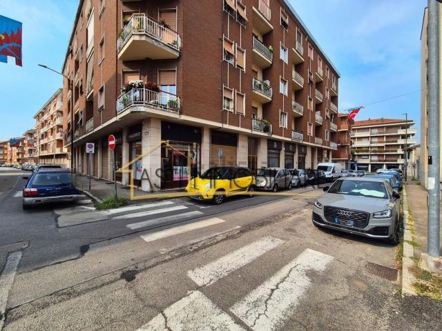 Locale in vendita di 130 m² in Via Pollenzo, 8