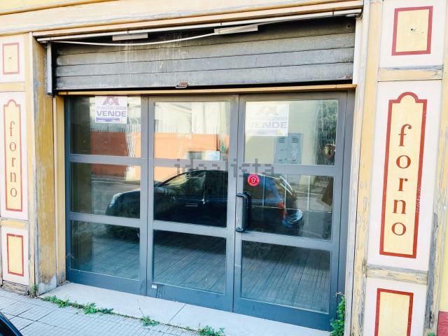 Locale in vendita di 130 m² in Via Palombare, 6