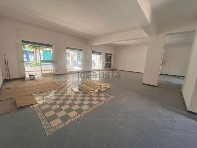 Locale in vendita di 130 m² in Via Papa Giovanni XXIII, 377