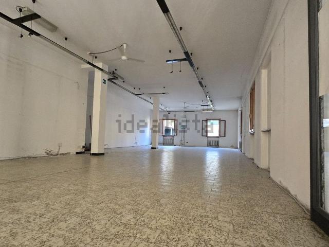 Locale in vendita di 130 m² in Via Principe Umberto