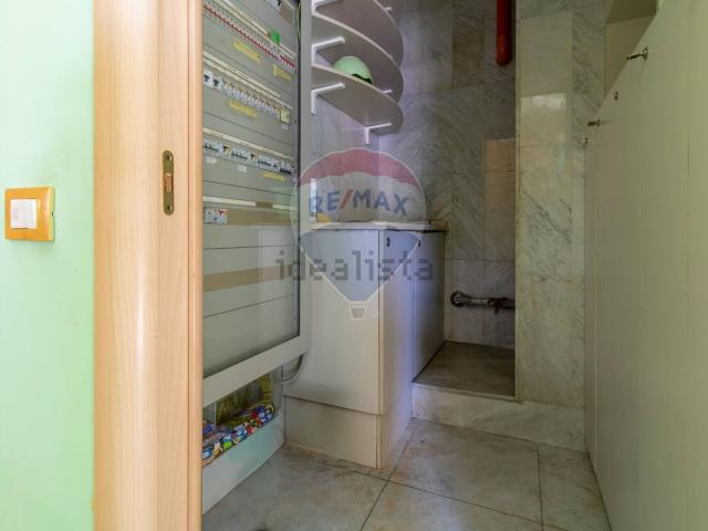 Locale in vendita di 130 m² in Via Recocce