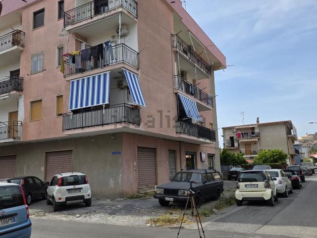 Locale in vendita di 130 m² in Via T. de Revel, 34