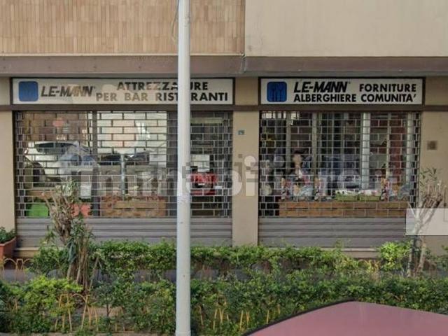 Locale in vendita di 130 m² in Via Valdinievole, 77