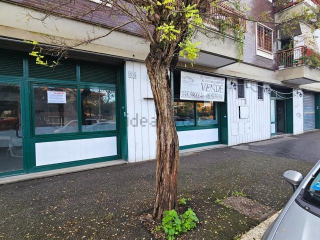 Locale in vendita di 130 m² in Viale dei Promontori, 310