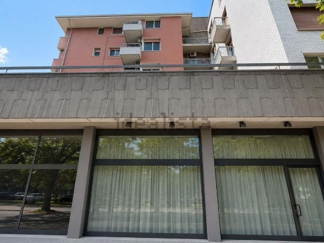 Locale in vendita di 130 m² in Viale Mentana