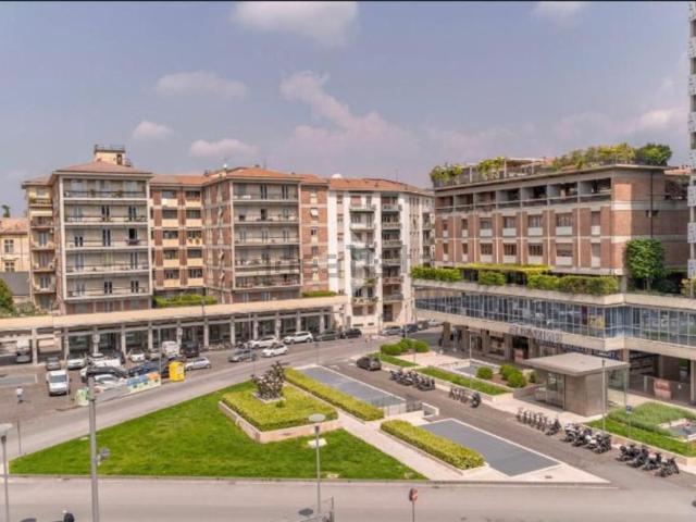 Locale in vendita di 130 m² in Piazza Renato Simoni