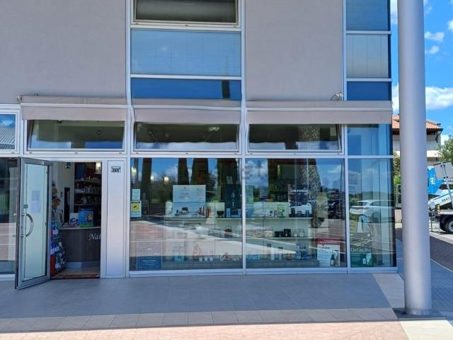 Locale in vendita di 130 m² in Strada Statale 9 Via Emilia