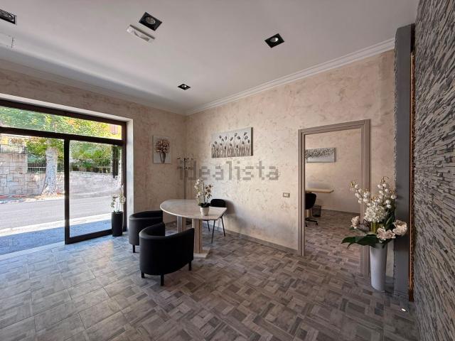 Locale in vendita di 131 m² in Via Antonio Gramsci, 41