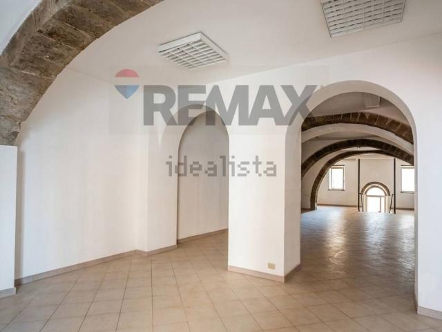 Locale in vendita di 131 m² in Via della Pettinara, 33