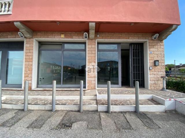 Locale in vendita di 131 m² in Via Roma, 399