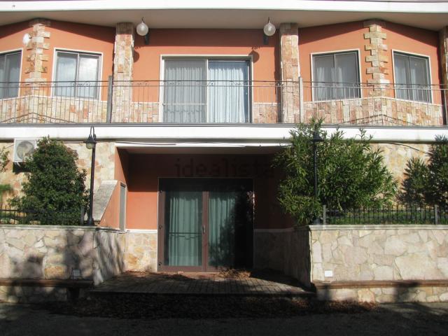 Locale in vendita di 1323 m² in Strada Statale 272