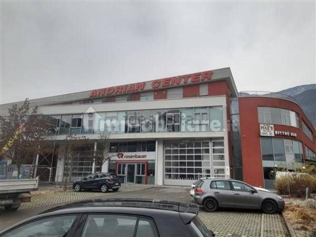 Locale in vendita di 132 m² in Via del Sole